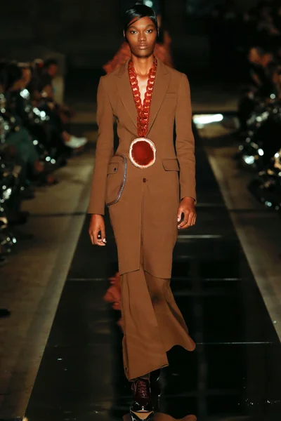 Look 38